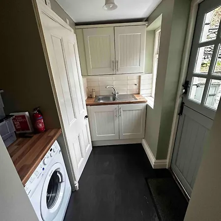 Ashdene With Secure 'sun Trap' Garden