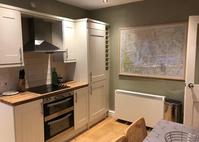 Ashdene With Secure 'sun Trap' Garden *