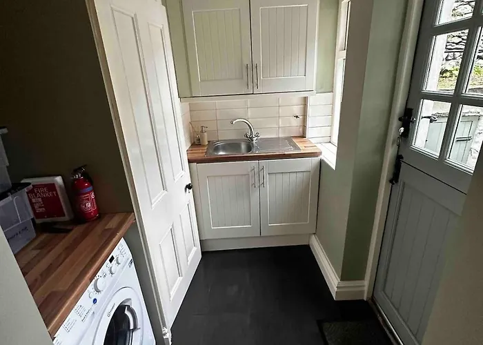 Ashdene With Secure 'sun Trap' Garden