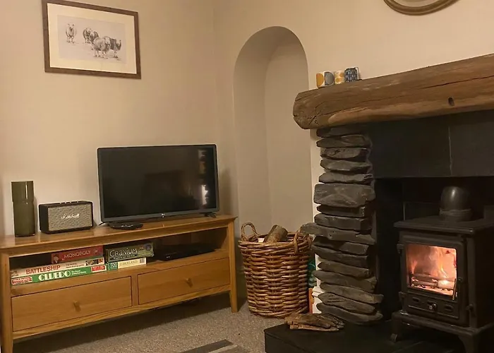 Ashdene With Secure 'sun Trap' Garden 肯德尔