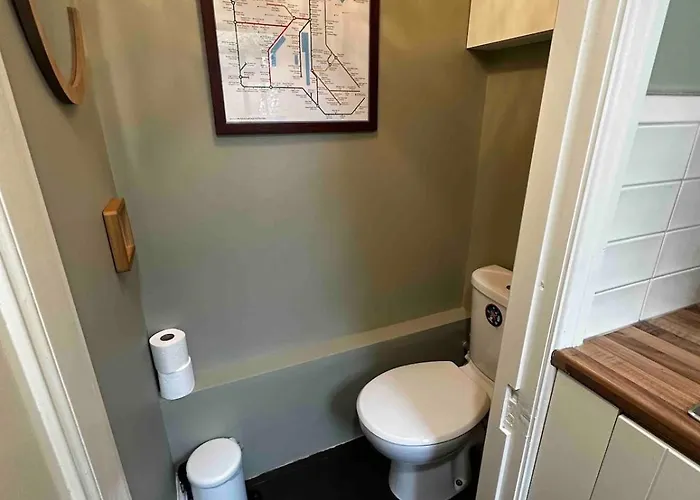 Ashdene With Secure 'sun Trap' Garden *